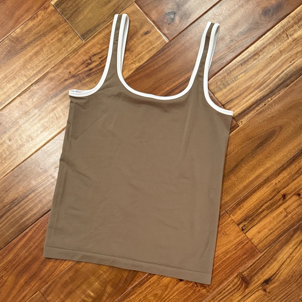 NWT Athleta Brown Scoop Neck Ribbed Tank with White Trim
